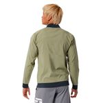 New-Balance-Campera-Tenacity-Stretch-Woven-Jacket-Hombre---L--MJ21010OLF-OLF-L-2
