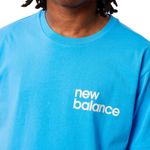 New-Balance-GrA¡fica-NB-Essentials-1-remera-mangas-corta-celeste---L-2