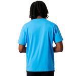 New-Balance-GrA¡fica-NB-Essentials-1-remera-mangas-corta-celeste---L-3