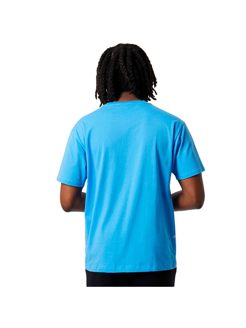New-Balance-GrA¡fica-NB-Essentials-1-remera-mangas-corta-celeste---L-3