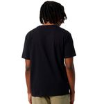 New-Balance-GrA¡fica-NB-Essentials-1-remera-mangas-corta-negra---L-2