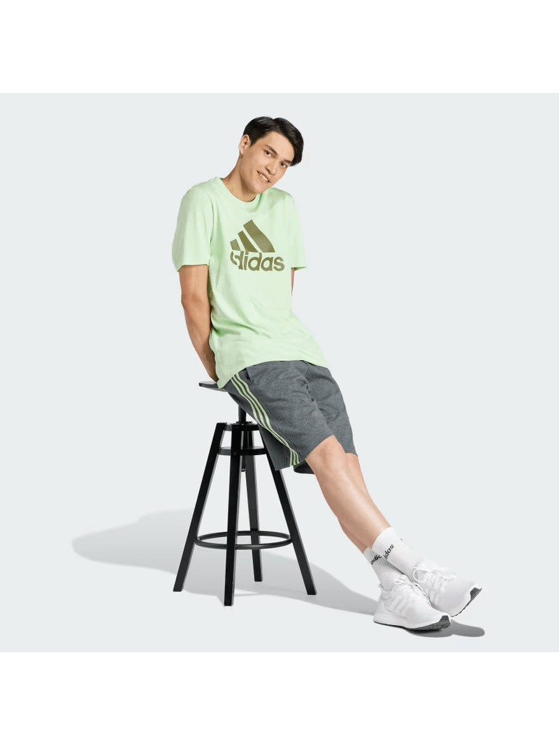 Playera_Essentials_Logo_Grande_Tejido_Jersey_Verde_IS1302_25_model.png