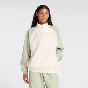Campera New Balance Mujer Graphic Woven Jacket Verde